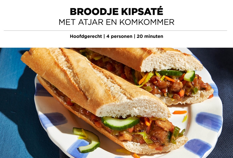 Broodje kipsaté met atjar en komkommer