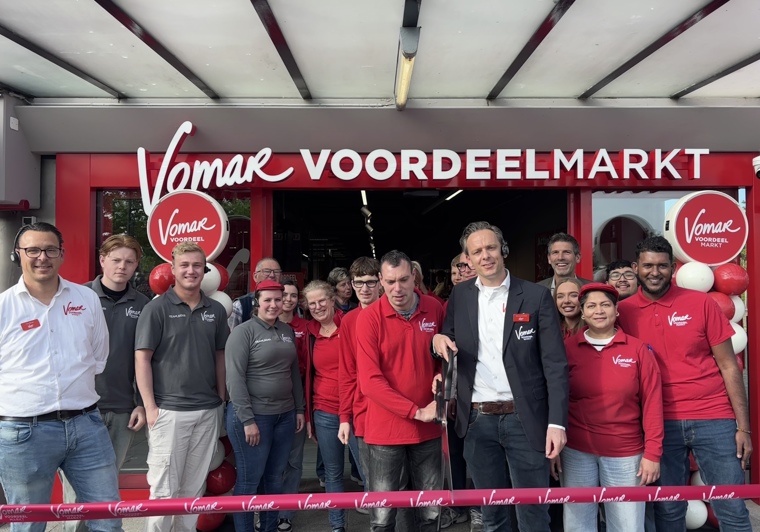Vernieuwde Vomar Burgplein geopend