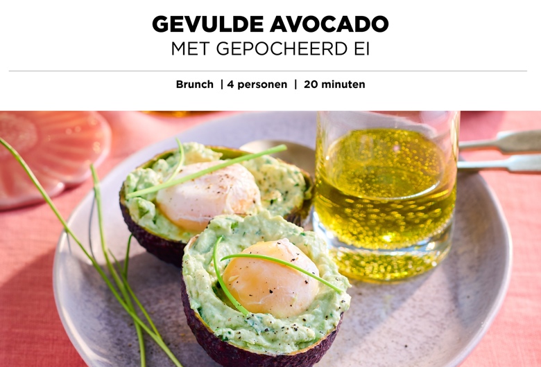 Gevulde avocado met gepocheerd ei