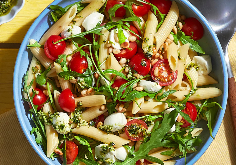 Pasta pesto salade