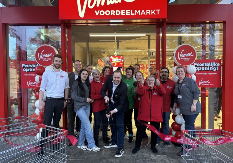 Vernieuwde Vomar Schouwenaarsstraat geopend