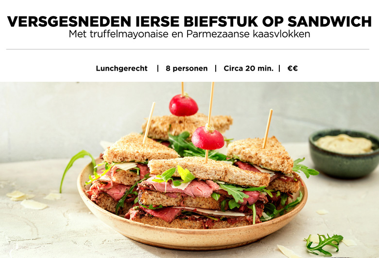 Dungesneden Ierse biefstuk op sandwich