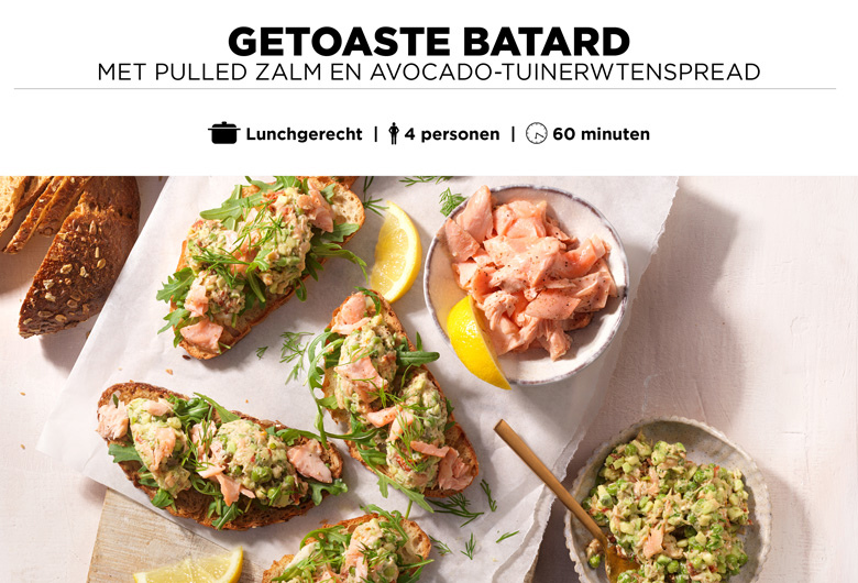 Getoaste batard met pulled zalm en avocado-tuinerwtenspread
