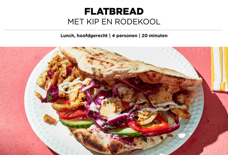 Flatbread met kip en rodekool