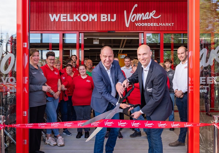 Vernieuwde Vomar Kennemerplein in IJmuiden geopend