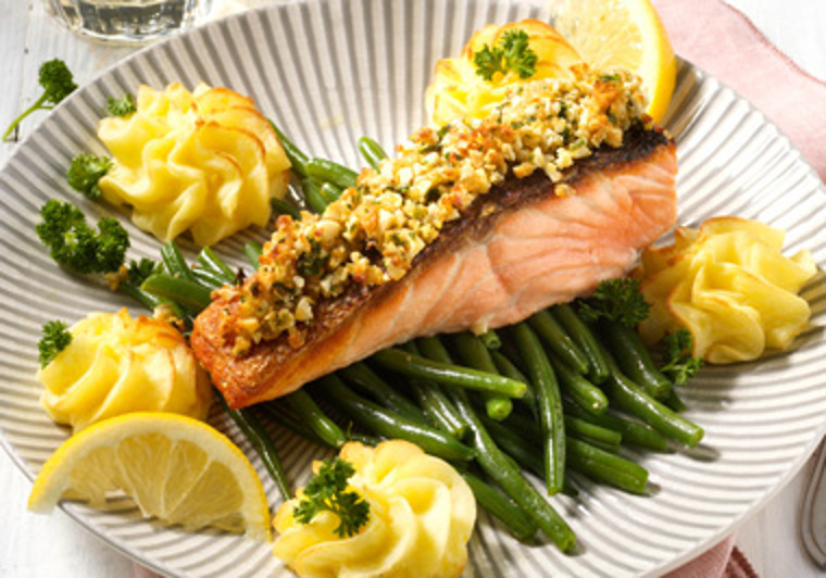 Zalmfilet op de huid met amandelkorst