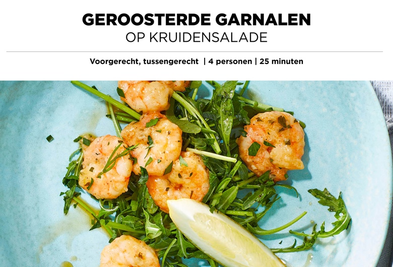 Geroosterde garnalen op kruidensalade