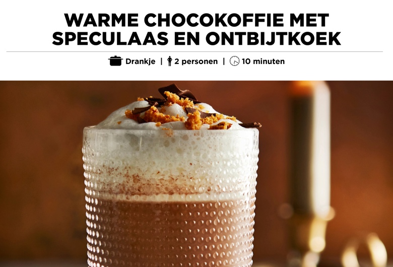 Warme chocolademelk met speculaas en ontbijtkoek