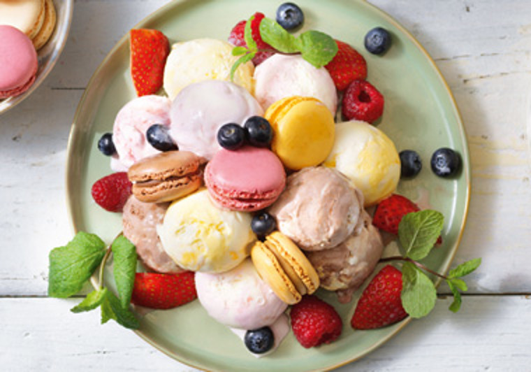 Roomijs met macarons